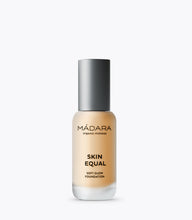 Laden Sie das Bild in den Galerie-Viewer, Mádara Skin Equal Foundation #40 Sand 30ml