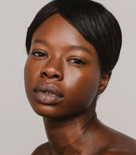 Laden Sie das Bild in den Galerie-Viewer, Mádara Skin Equal Foundation #90 Chestnut 30ml