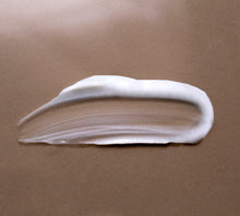 Laden Sie das Bild in den Galerie-Viewer, Textur des Grow Volume Conditioner von Mádara