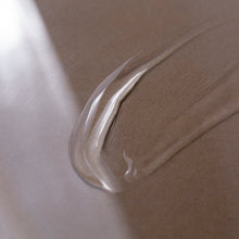 Laden Sie das Bild in den Galerie-Viewer, Textur des Grow Volume Shampoo von Mádara