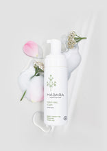 Laden Sie das Bild in den Galerie-Viewer, Naturkosmetik Reinigungsschaum von Madara Kosmetik