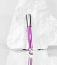 Laden Sie das Bild in den Galerie-Viewer, Mádara Glossy Venom Hi-Shine Naturkosmetik Lipgloss