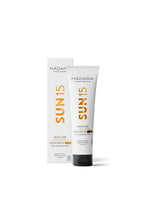 Laden Sie das Bild in den Galerie-Viewer, Mádara Beach BB Shimmering Sunscreen SPF15 100ml