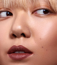 Laden Sie das Bild in den Galerie-Viewer, Mádara Velvet Wear Matte Cream Lipstick Dark Nude 3,8g