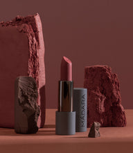 Laden Sie das Bild in den Galerie-Viewer, Mádara Velvet Wear Matte Cream Lipstick Warm Nude 3,8g